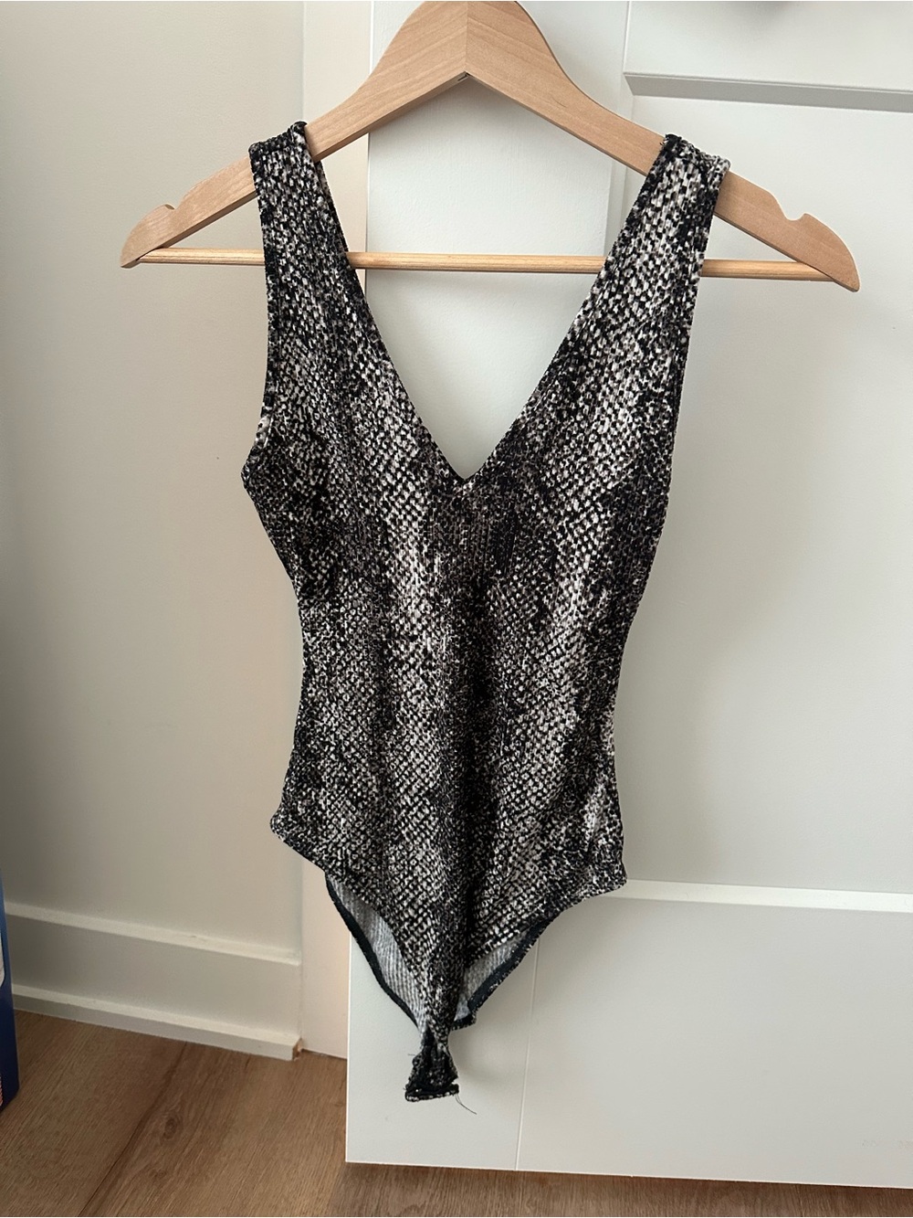 Abound Black and White Textured V-Neck Bandeau Bodysuit